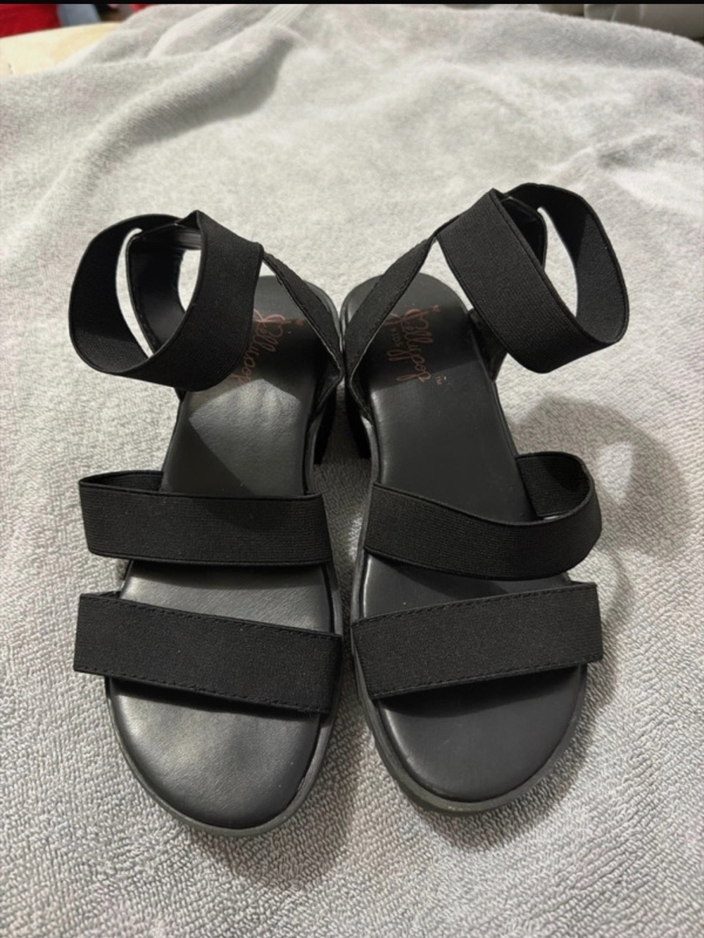 Kids Black Elastic Strap pump